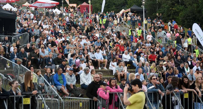 Truskawkobranie z Julą i Poparzonymi Kawą Trzy - tłumy na Złotej Górze