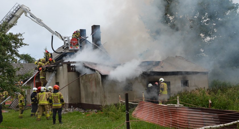 Małkowo. Płonie budynek mieszkalny