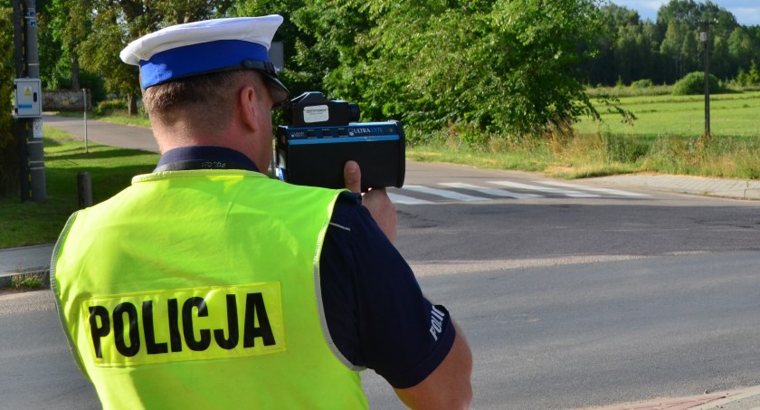 Za pośpiech zapłacił 2.000 zł i stracił prawo jazdy 