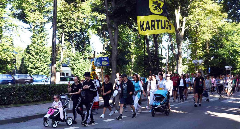 Kartuscy pielgrzymi ruszyli w drogę do Częstochowy