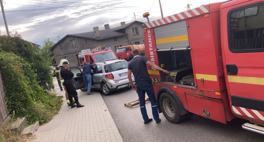 Sulęczyno. Zderzenie dwóch pojazdów - dwie osoby poszkodowane