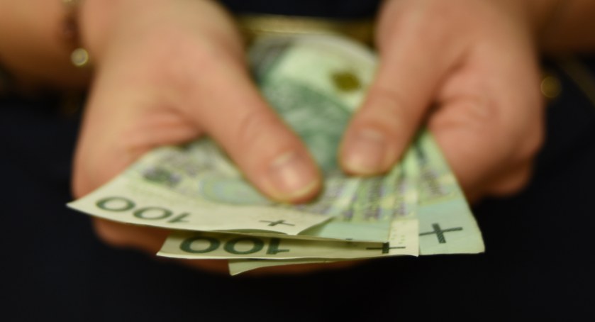 Dała się omamić oszustowi - słono ją to kosztowało
