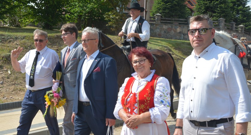 Parafialno-sołeckie dożynki w Mściszewicach z pokazem starych maszyn