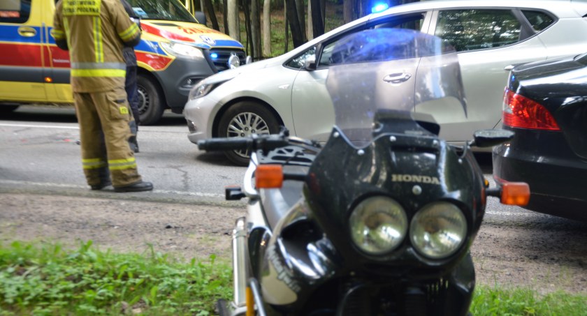 Kartuzy-Dzierżążno. Zderzenia busa, osobówki i motocykla 