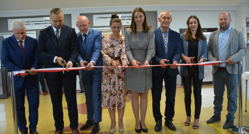 Uczniowie ze Stężycy rozpoczęli nowy rok szkolny w rozbudowanym gmachu