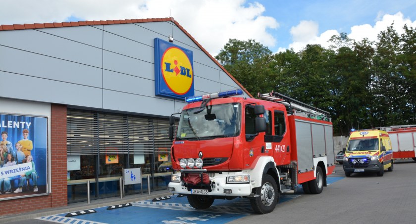 Kartuzy. Ewakuacja w markecie Lidl. Jedna osoba poszkodowana. Trwają działania służb