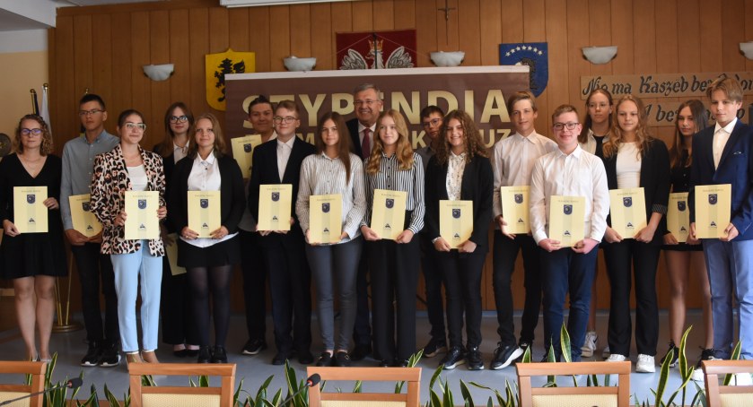 Kartuzy. Najzdolniejsi uczniowie otrzymali stypendia burmistrza