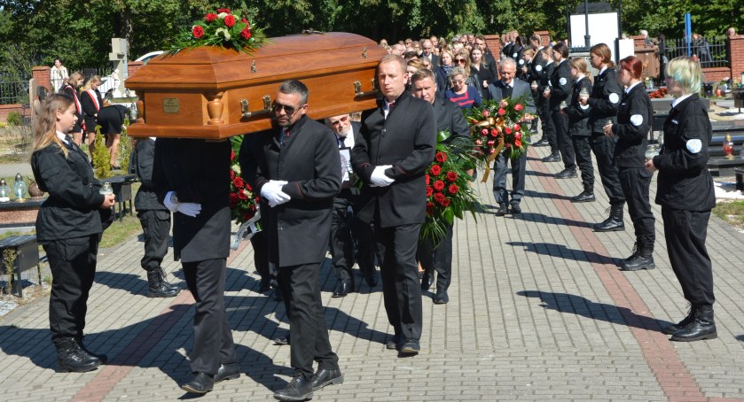 Ostatnie pożegnanie śp. Marii Wenty-Barlak - dyrektor ZSO nr 2 w Kartuzach