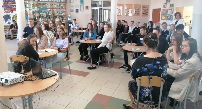 Narodowe Czytanie w ZSP w Sierakowicach