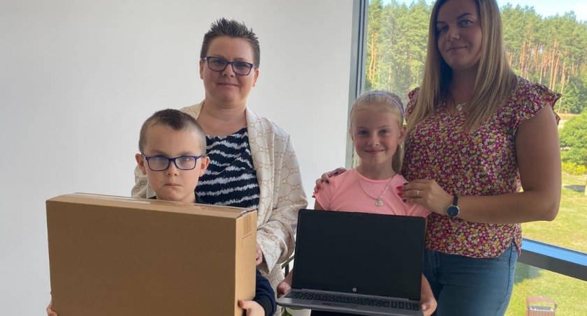 Stężyca. Do rodzin popegeerowskich trafiły laptopy