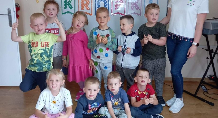 Doceniaj, nie oceniaj! Dzień Kropki w szkole w Podjazach