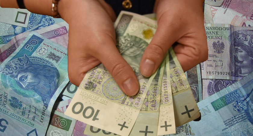81-latka chciała pomóc wnukowi - straciła 20.000 złotych