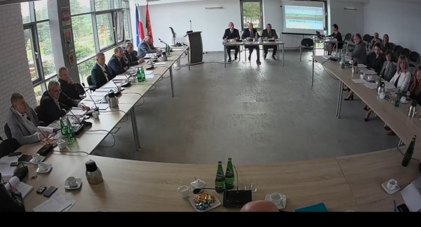 Wójt Stężycy do radnego: Zachowuje się pan, jakby spadł z księżyca! Wraca temat rozbudowy stadionu