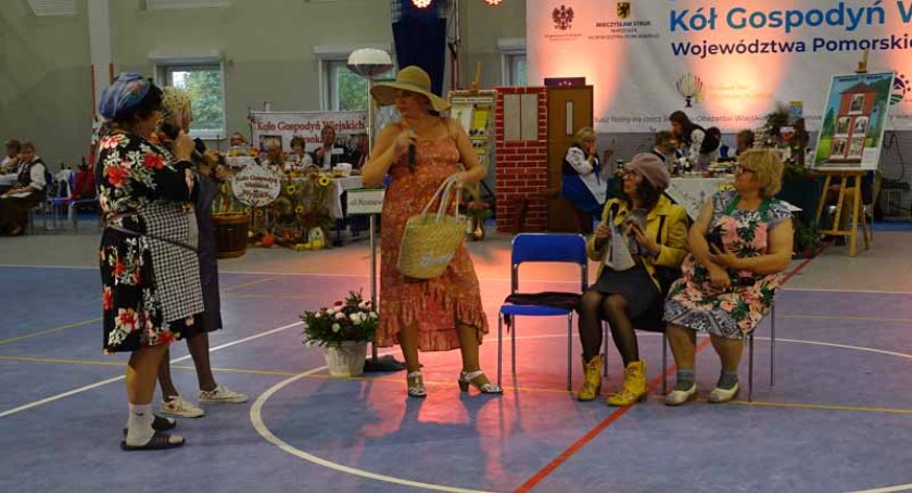 Żukowo. Modelki z morskiej toni i… rozmowy kumy z kumą. XVII Wojewódzki Turniej KGW