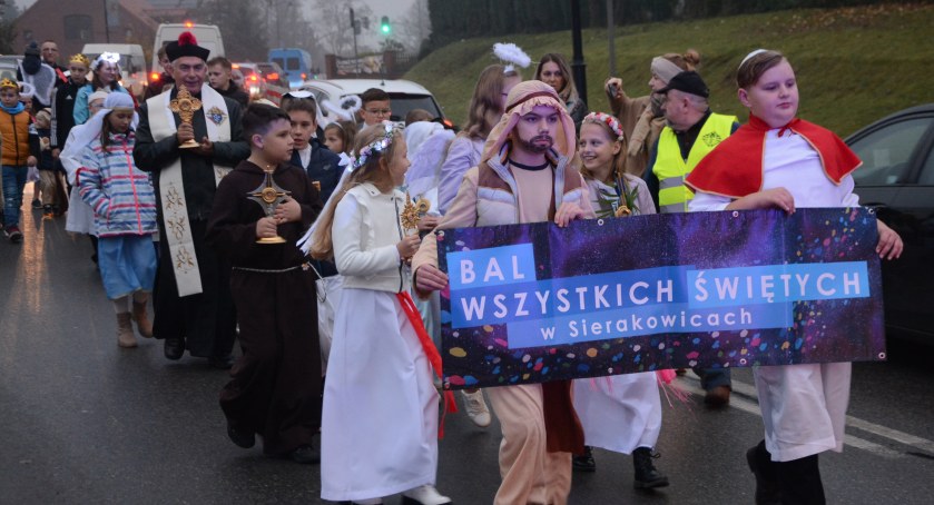 Bal Wszystkich Świętych w Sierakowicach