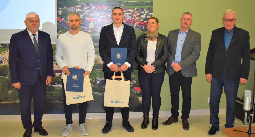 Sierakowice. Samuel Michna i Kacper Śleszyński nagrodzeni za wybitne osiągnięcia sportowe