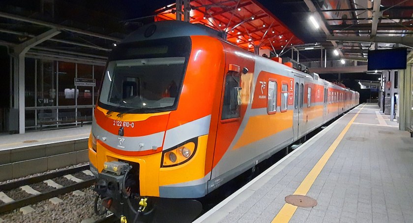 Pierwszy pociąg elektryczny przejechał linią PKM