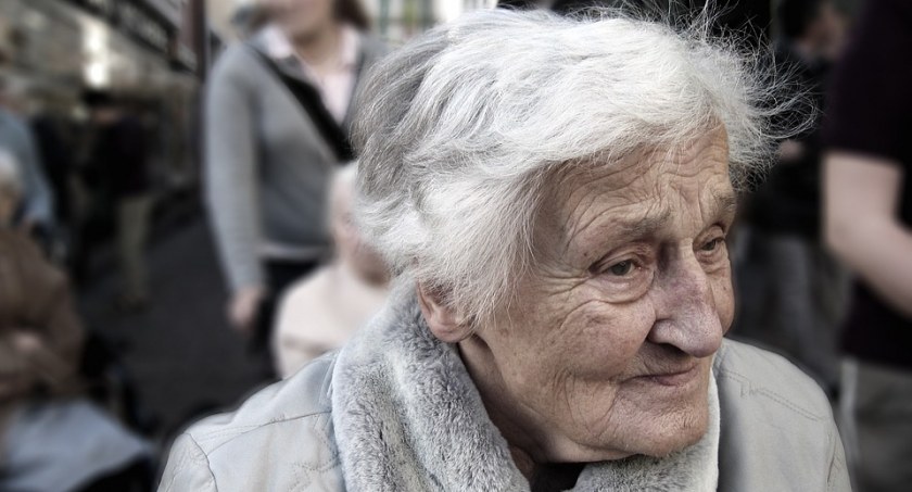 Są skarbnicą życiowej mądrości i doświadczenia. Ilu mamy stulatków?