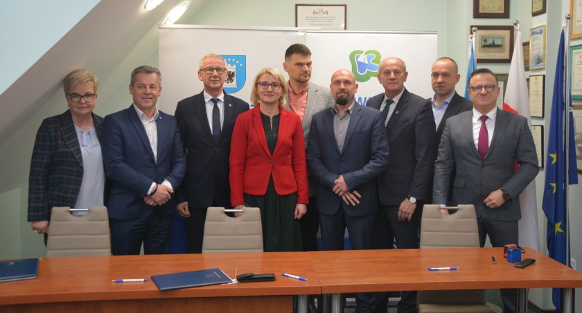 Umowa na projekt i budowę ścieżki rowerowej z Miszewa do Kczewa podpisana