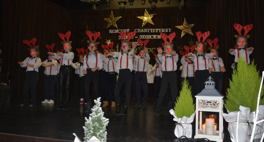 Dzieci dzieciom - kolejny piękny koncert charytatywny uczniów kartuskiej Dwójki