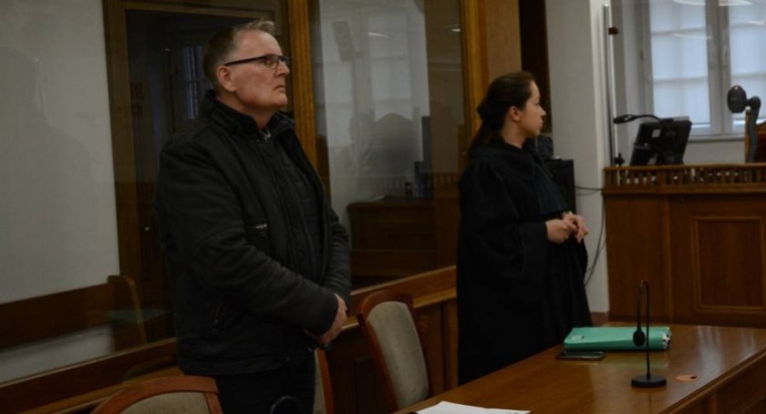 Został skazany za znęcanie się nad psem. Proces byłego senatora PiS W. Bonkowskiego ruszy jednak od nowa 