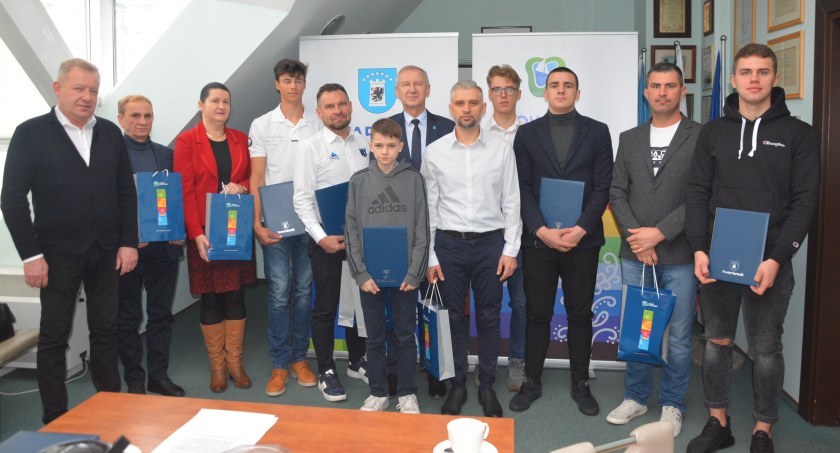 Starosta Bogdan Łapa nagrodził wybitnych sportowców