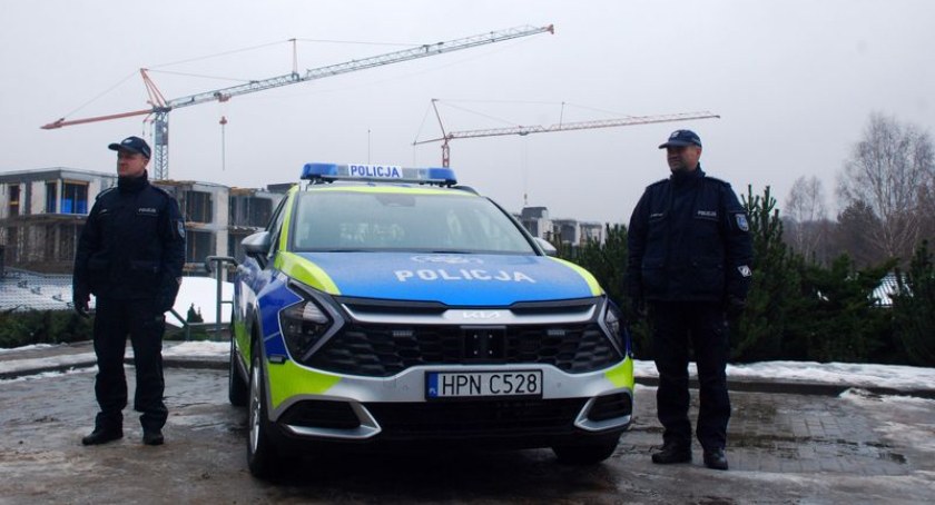 Policjanci ze Stężycy z nową Kia Sportage