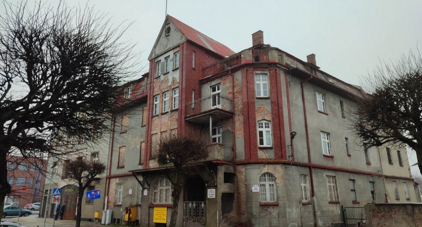 Kartuzy. Była komenda Policji zniknie - powstanie parking