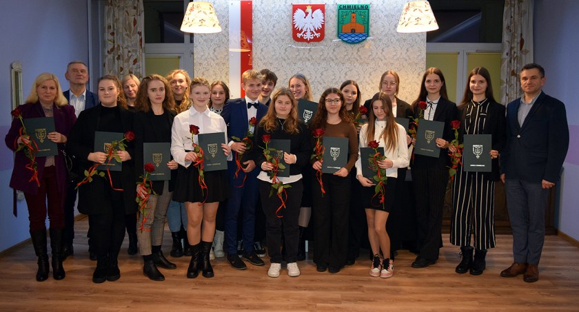 Chmielno. Najzdolniejsi studenci i uczniowie nagrodzeni stypendiami