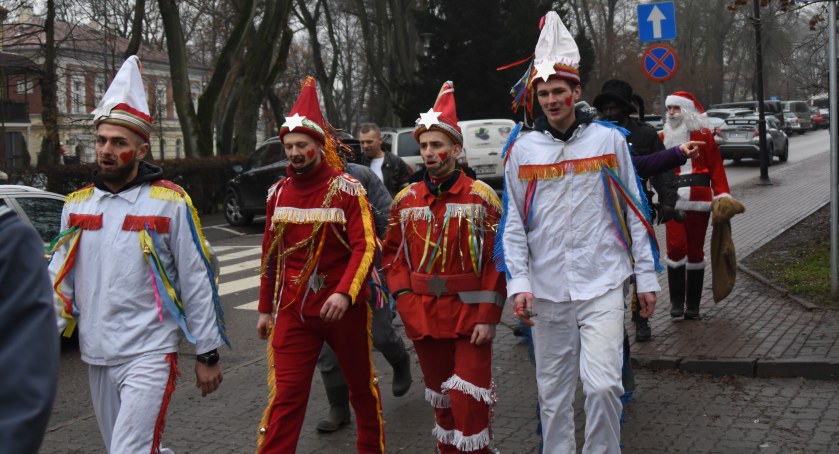 Gwiazdka z Prokowa. Chodzą od domu do domu, gwar i harmider czyniąc ogromny