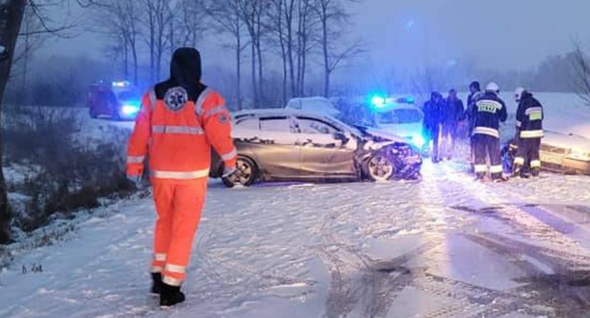 Wróciła zima - trudne warunki na drogach! Seria stłuczek i kolizji!