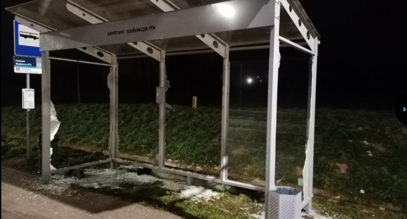 Żukowo. Wiaty przystankowe znów uszkodzone - jest zgłoszenie na policję