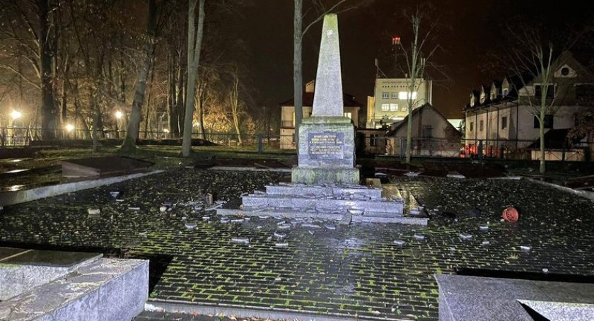 Trzy zarzuty dla 38-latka za zniszczenie cmentarza radzieckiego w Kartuzach