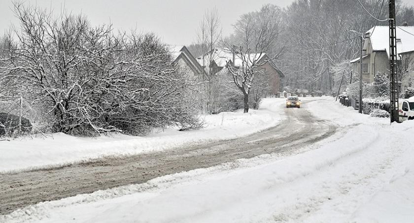 Uwaga! Będzie intensywnie padać śnieg i wiać! Wydano ostrzeżenia