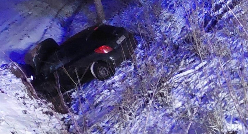 Trudne warunki na drogach - kolizja w Ostrzycach, wypadek w Miszewie. Służby apelują o ostrożność