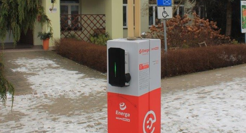 W Chmielnie powstała pierwsza w powiecie ładowarka do pojazdów elektrycznych!