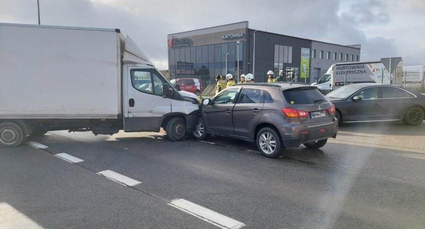 Żukowo. Zderzenie Iveco z mitsubishi - w akcji LPR