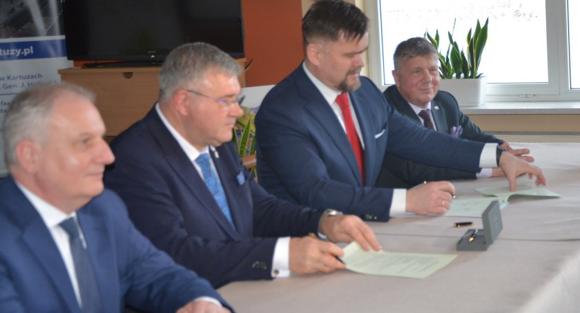 Gm. Kartuzy. W 500 lokalach mieszkalnych znikną 