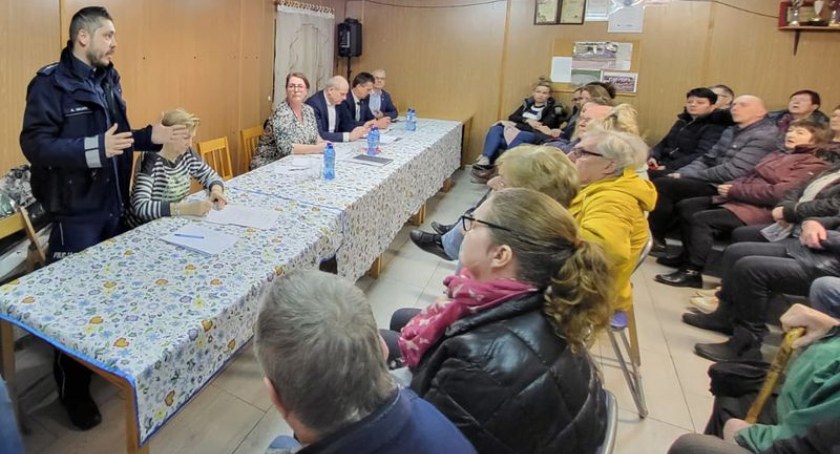 Dzielnicowi z Żukowa na spotkaniach wiejskich 