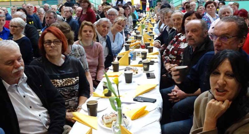 Przodkowo. Babci i Dziadka – przyznać trzeba – każdemu dziecku w życiu potrzeba