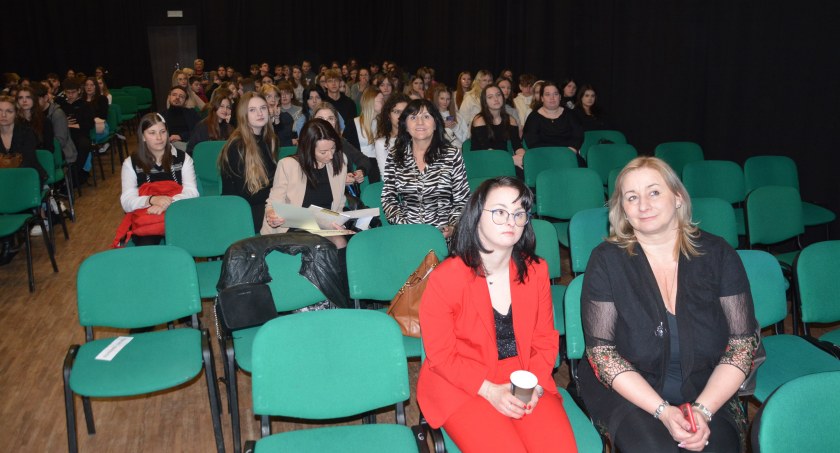 Oko w oko z niepełnosprawnością - NADzwyczajny projekt uczennic z kartuskiego Wzgórza 