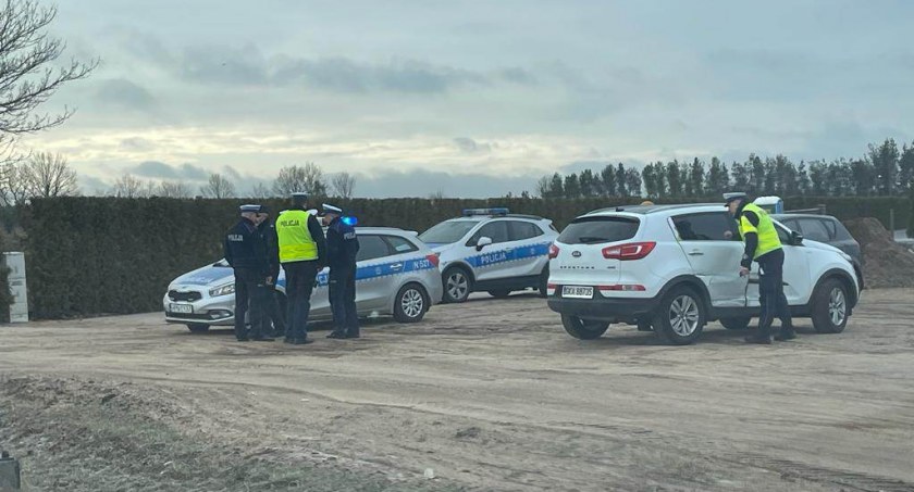 Dzierżążno. Kolizja z udziałem radiowozu