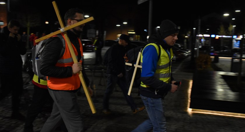 Kilkaset osób wyruszyło trasą I Kartuskiej Ekstremalnej Drogi Krzyżowej 