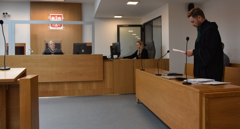 Przewód sądowy ws. kolizji z udziałem piajnego policjanta zamknięty. 