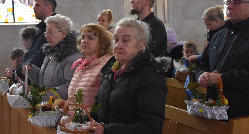 Wielka Sobota. Trwa święcenie pokarmów