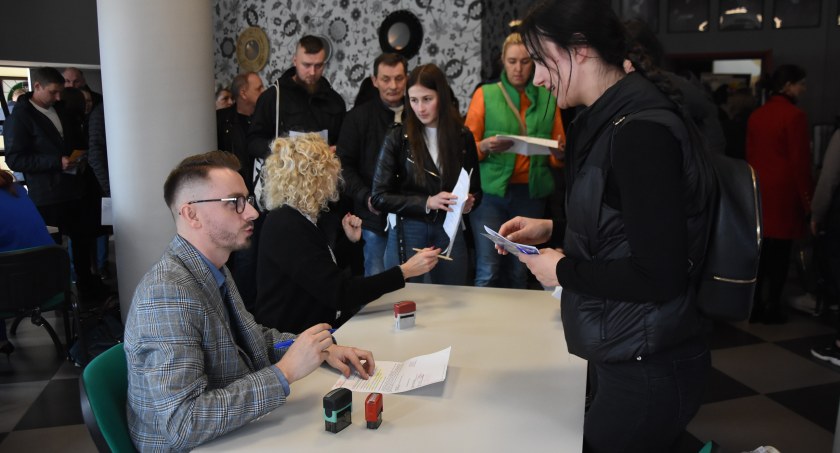 Ponad 400 miejsc pracy czeka na pracowników - rekordowe Targi Pracy w Kartuzach 