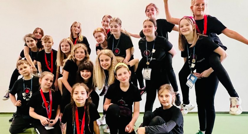 Uczennice SP2 w Sierakowicach z tytułem Laureatów Odysei Umysłu 2023!