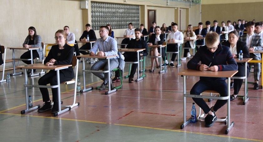 Maturzyści rozpoczęli egzaminacyjny maraton
