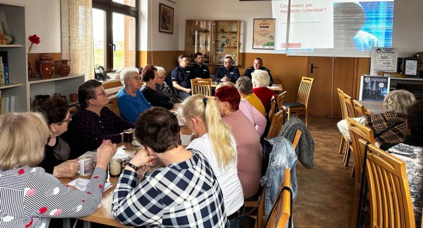 W Sierakowicach rozmawiali o bezpieczeństwie z seniorami