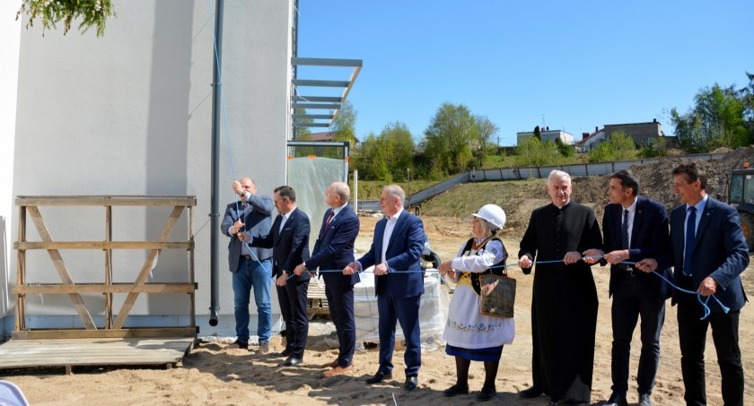 Na budynku Kaszubskiego Centrum Sportów zawisła wiecha